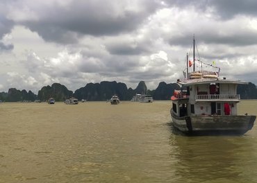 How to Avoid Scams in Halong Bay [Tours + Cruises]