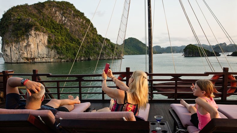 9 Essentials to Pack for your Halong Bay Cruise