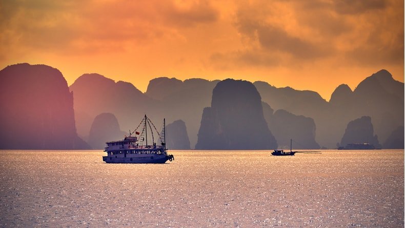 Itinerary 2: (3 Day Cruise in Halong Bay)