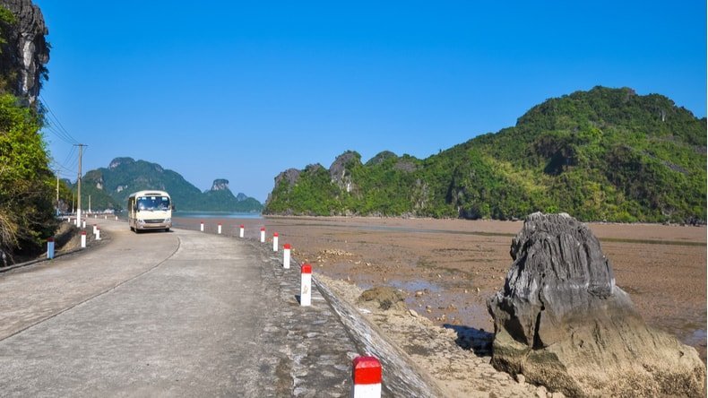 How to Take a Bus From Hanoi to Halong Bay