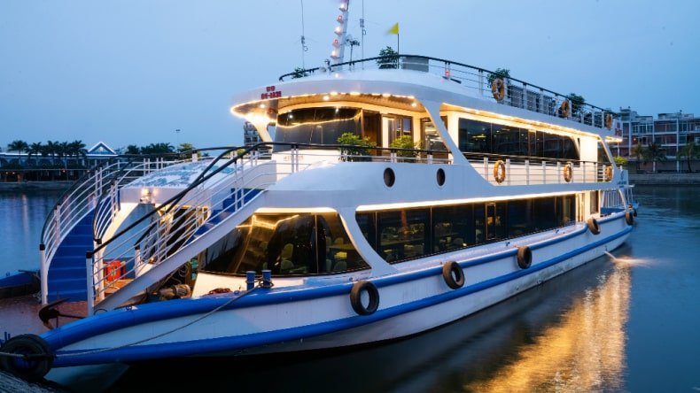 Halong Bay Private Charter: A Guide To Hiring A Private Cruise In Halong Bay
