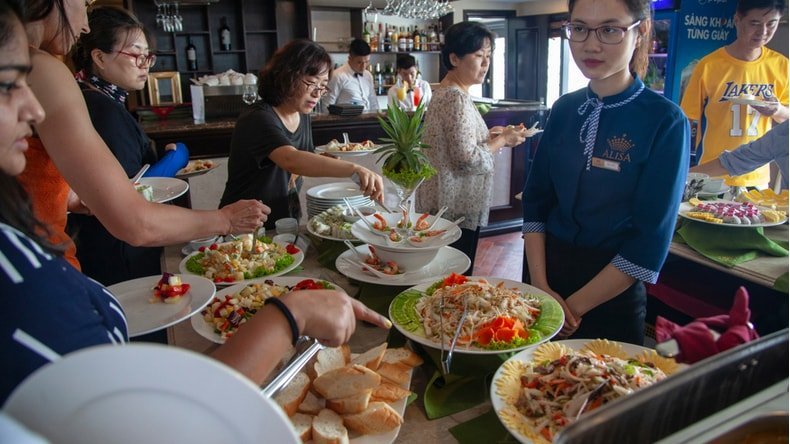 What to Expect on a Cruise: Halong Bay Cruise Food & Drink Onboard