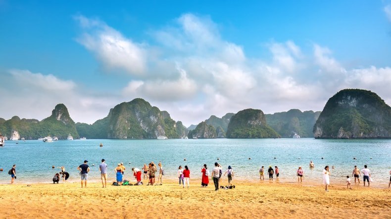 9 Safety Tips for Swimming in Halong Bay