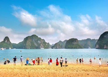 9 Safety Tips for Swimming in Halong Bay