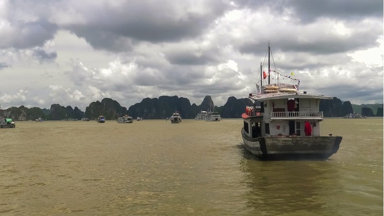 How to Avoid Scams in Halong Bay [Tours + Cruises]