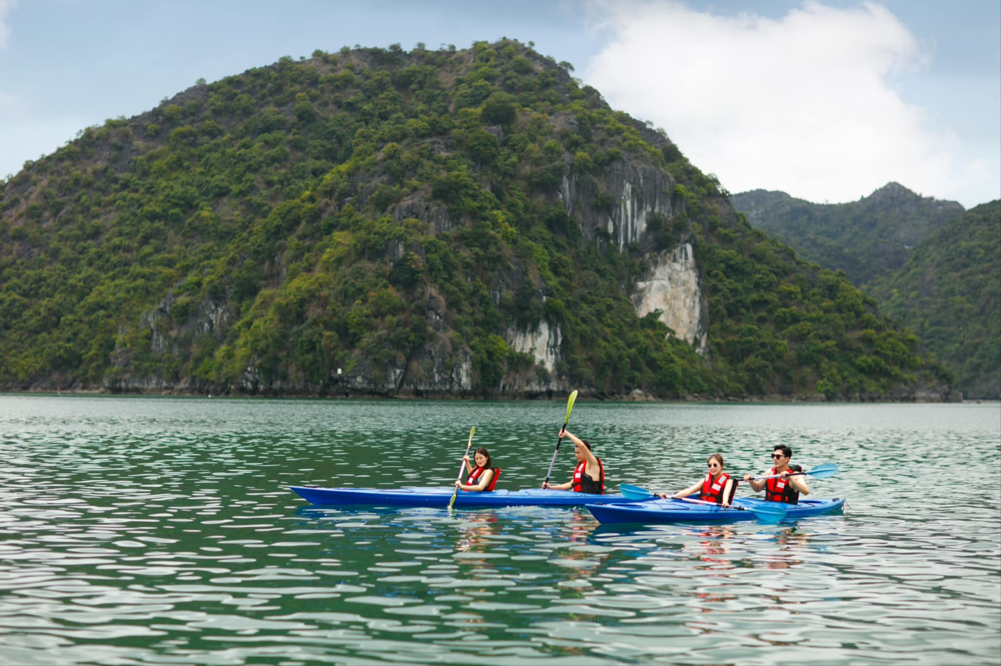 ha long bay cruise in vietnam