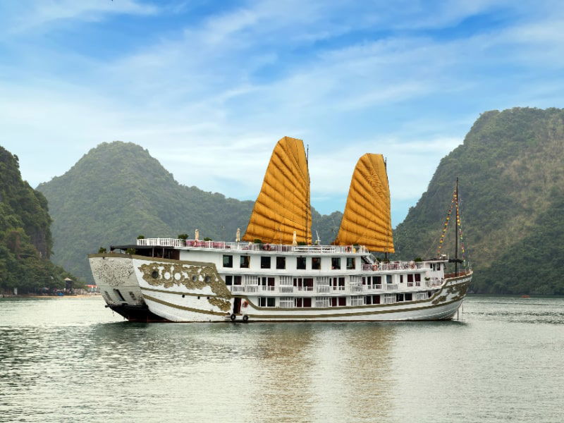 Halong bay junk