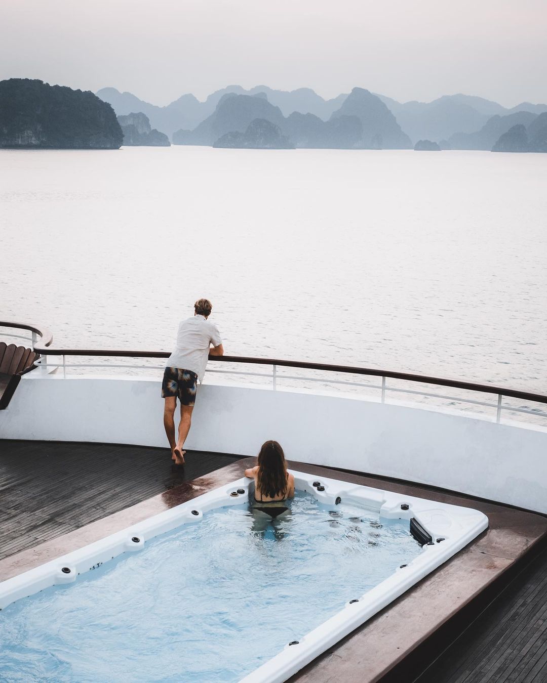 ha long bay cruise in vietnam