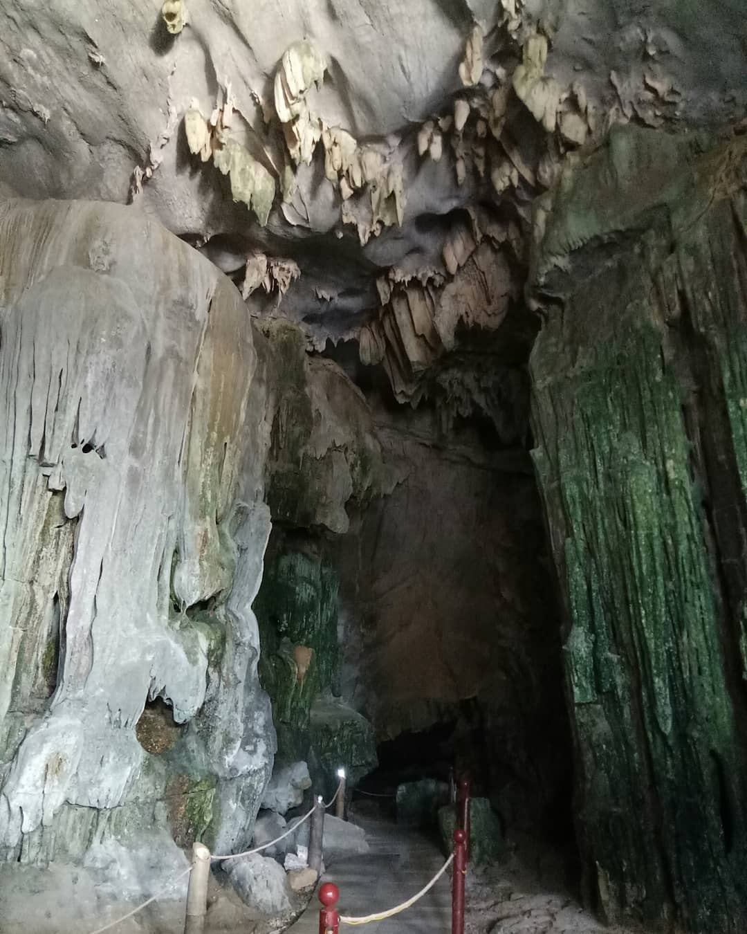 ha long bay cruise in vietnam