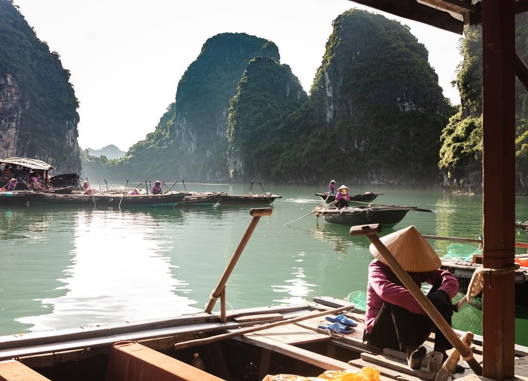 ha long bay cruise in vietnam