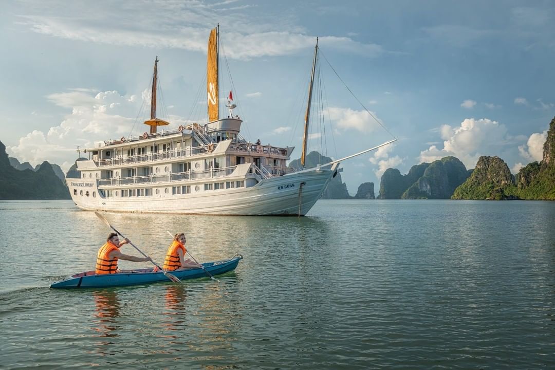 halong bay overnight junk boat cruise