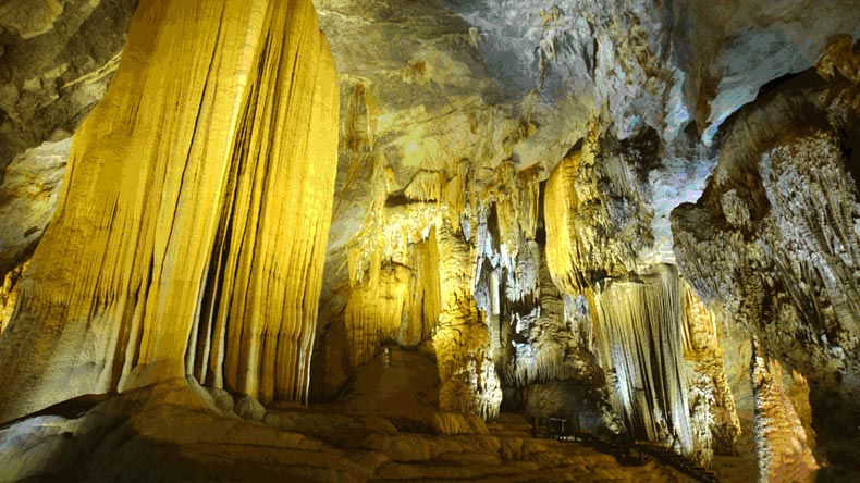 Ho Dong Tien Cave, Vietnam: Breaking Barriers World Travelers